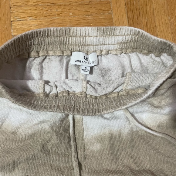 light brown/white tie dye shorts - Picture 2 of 3